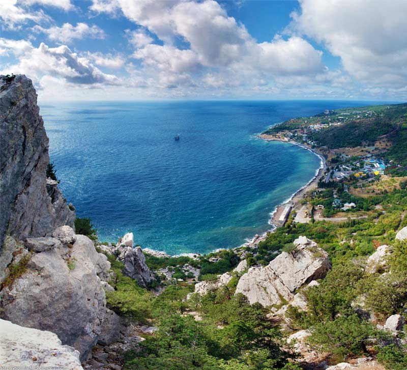 Голубой залив в Крыму